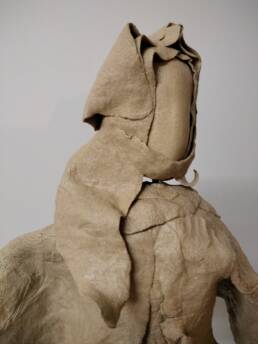 sculpture personnage creature céramique